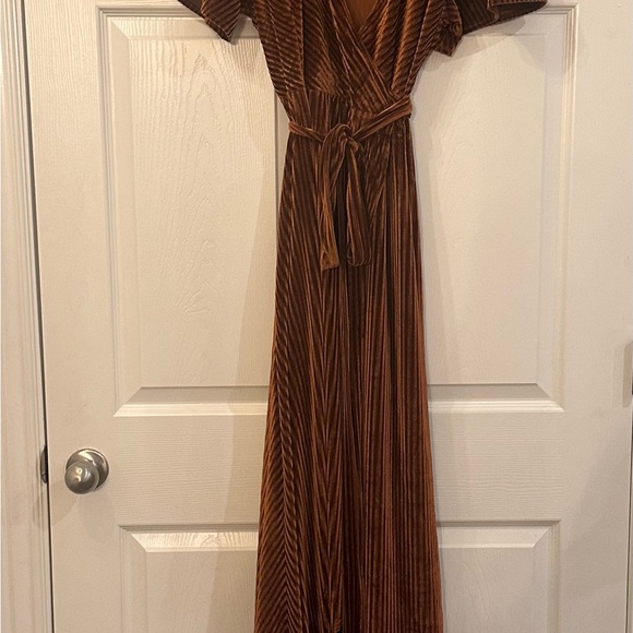 Baltic Born Dresses & Skirts - Baltic Born Andi Ribbed Bronze Velvet Maxi Dress